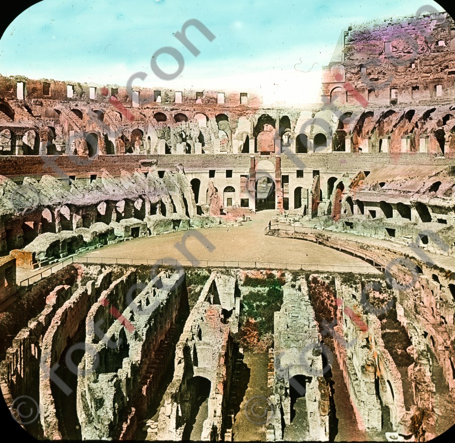 Im Inneren des Kolosseums (foticon-simon-033-045.jpg)